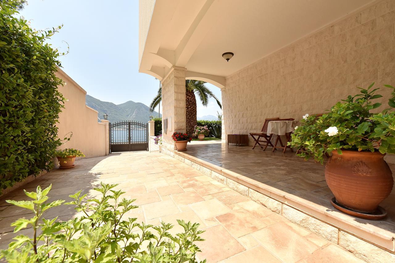 Maniva Penthouse By The Sea Apartment Kotor Luaran gambar