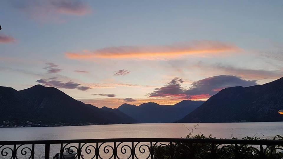 Maniva Penthouse By The Sea Apartment Kotor Luaran gambar