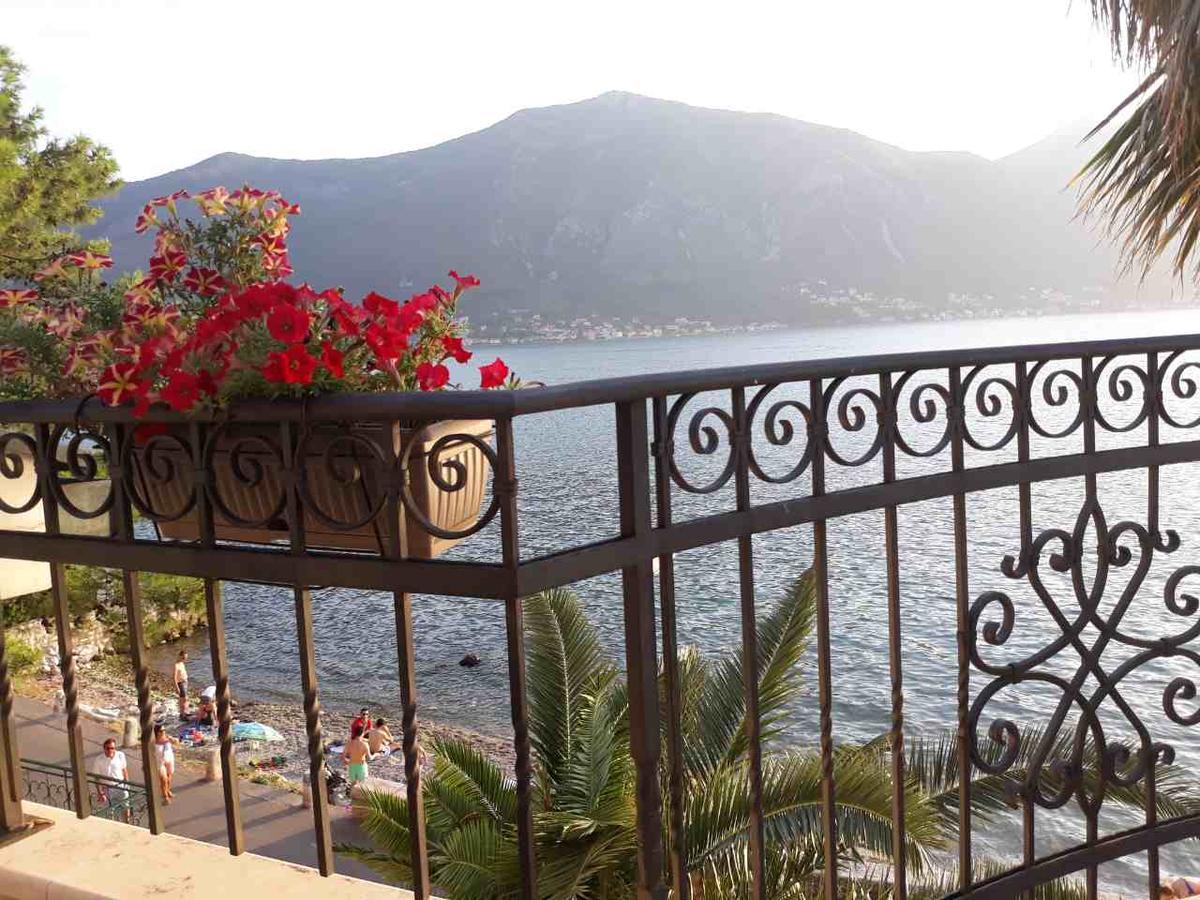 Maniva Penthouse By The Sea Apartment Kotor Luaran gambar